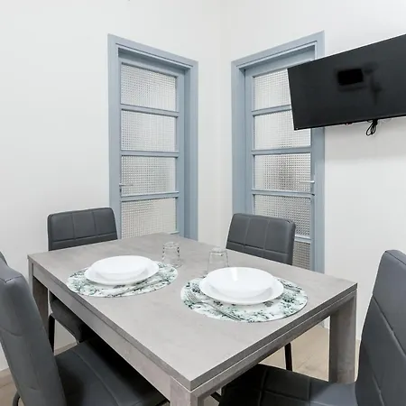 Alessia's Flat- Fantoni *
